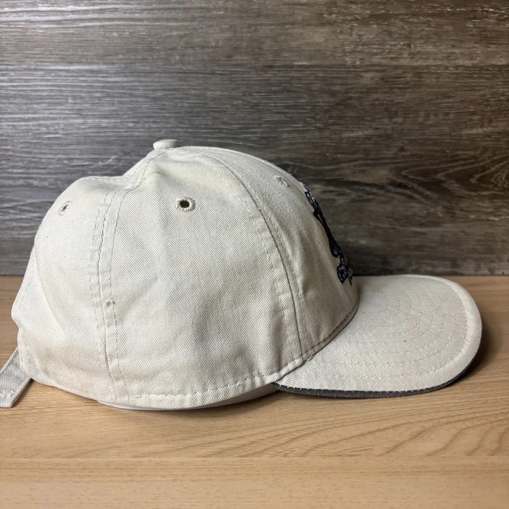 Vintage New York Yankees Hat Cap Strap Back Beige MLB Baseball World Series 2000